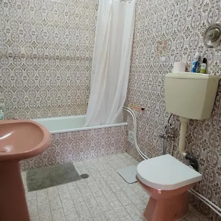 Privado Com Varanda, Wi-fi, Linda Vista, Perto Da Ubi *