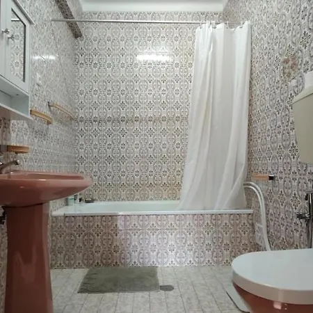 Privado Com Varanda, Wi-fi, Linda Vista, Perto Da Ubi Covilhã