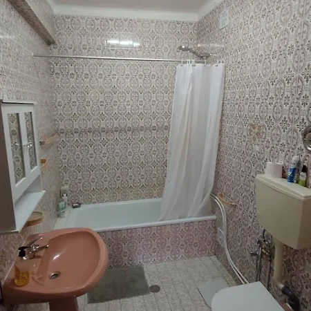Privado Com Varanda, Wi-fi, Linda Vista, Perto Da Ubi *